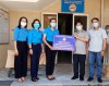 Lãnh đạo LĐLĐ tỉnh trao quà, động viên đội ngũ y bác sĩ tại Trung tâm kiểm soát bệnh tật tỉnh.