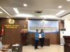 Công đoàn Viên chức Việt Nam: Đến thăm và trao kinh phí hỗ trợ xây dựng nhà tình nghĩa cho các gia đình chính sách tại tỉnh Quảng Trị.