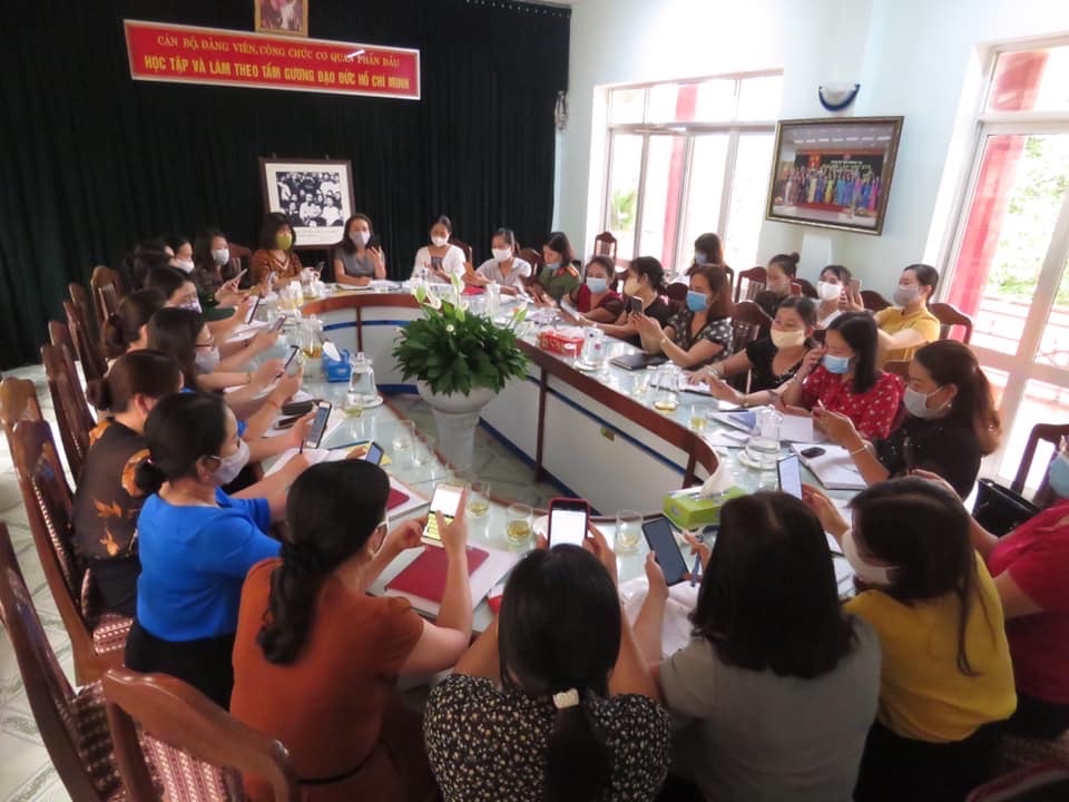 Tin ảnh: CBCCVCLĐ các cấp Công đoàn Viên chức tỉnh Quảng Trị tích cực ủng hộ, chung tay phòng, chống dịch Covid-19