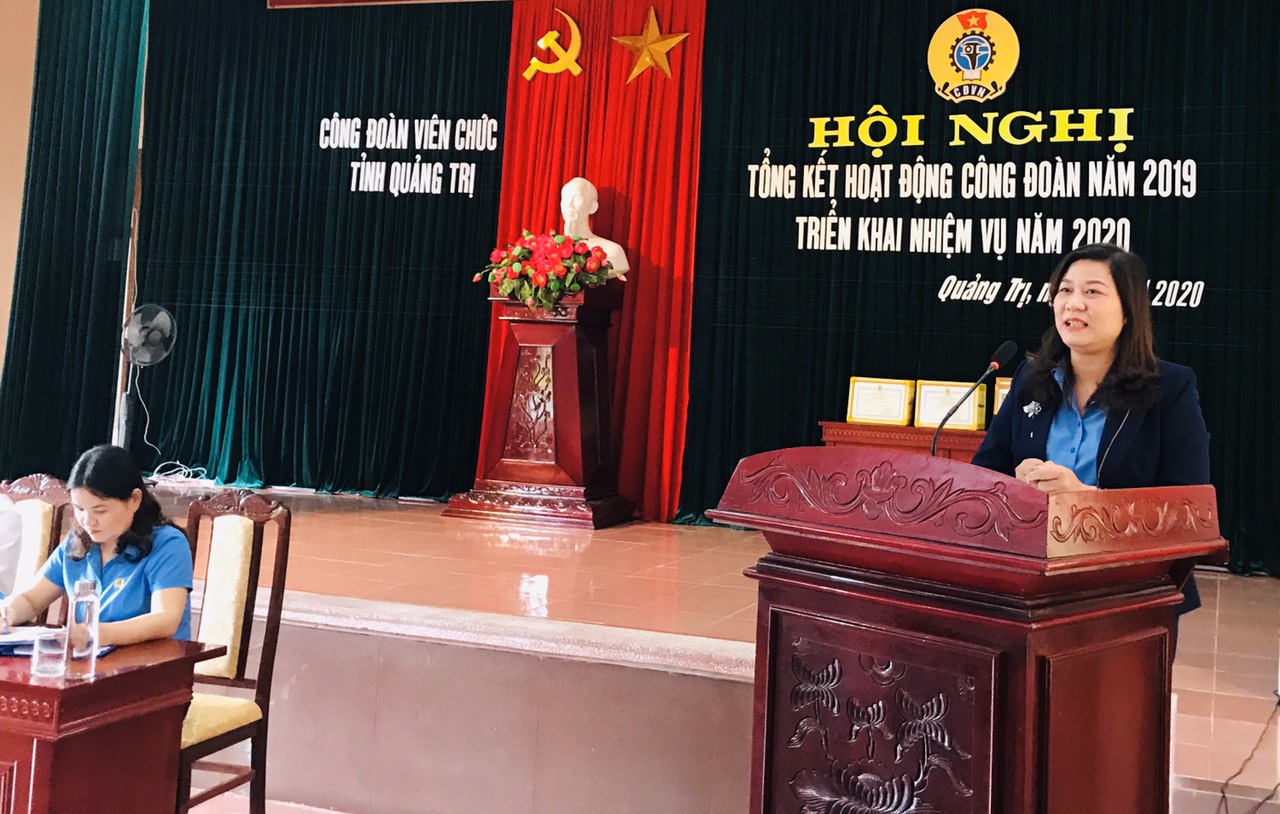 Đ/c Nguyễn Thị Hoài Lê - Phó Chủ tịch LĐLĐ tỉnh phát biểu chỉ đạo HN